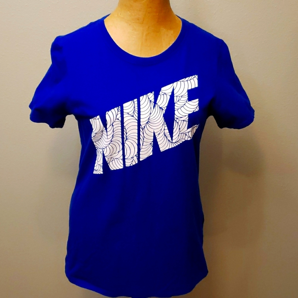 Women's Small Nike Tee